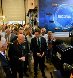 BMC, EXPO TECH İZMİR FUARI’NDA YÜKSEK TEKNOLOJİYLE DONATILMIŞ ASKERİ ARAÇLARINI SERGİLEDİ